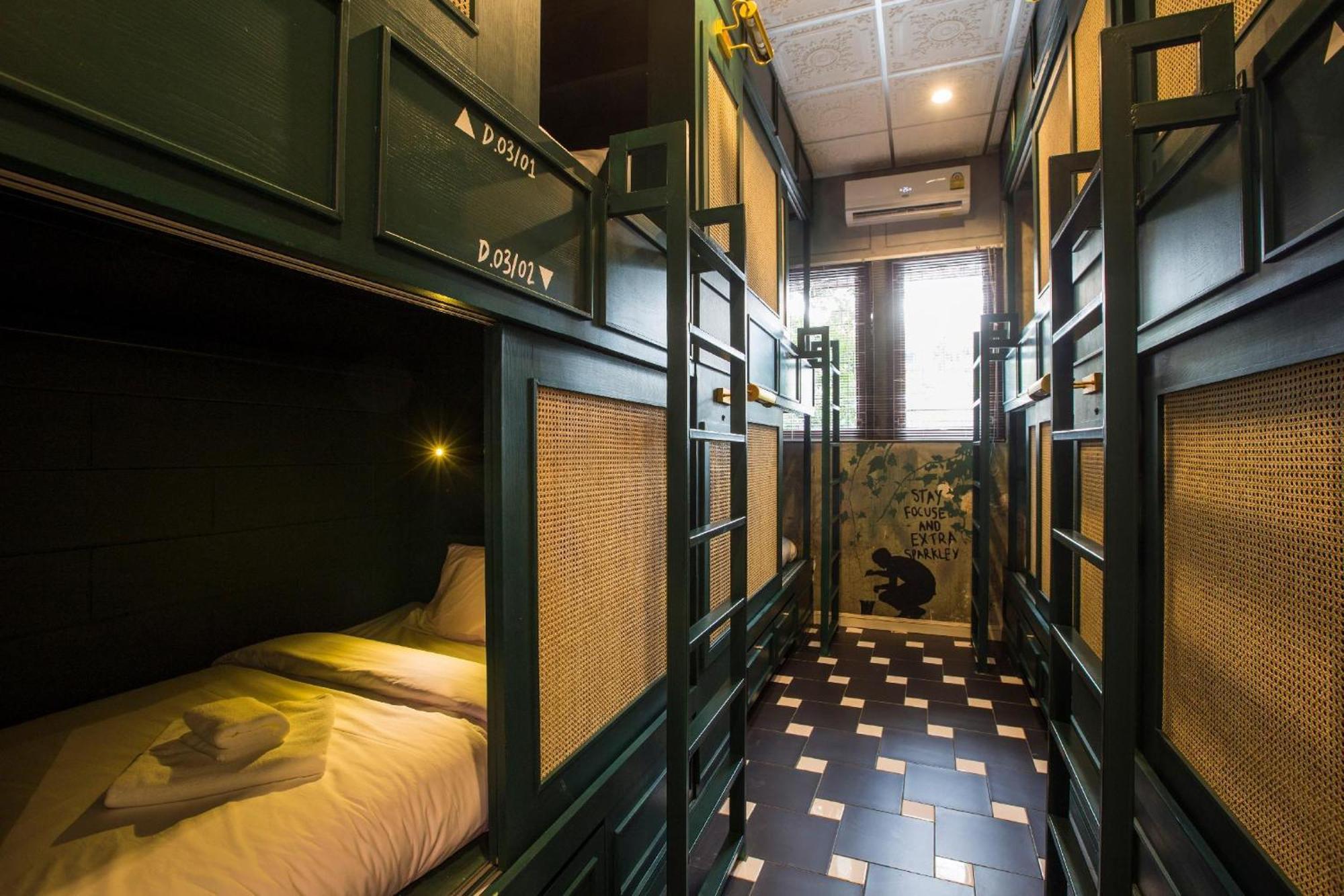 Azure Hostel Бангкок Экстерьер фото