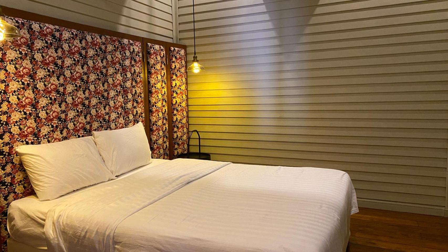 Azure Hostel Бангкок Экстерьер фото
